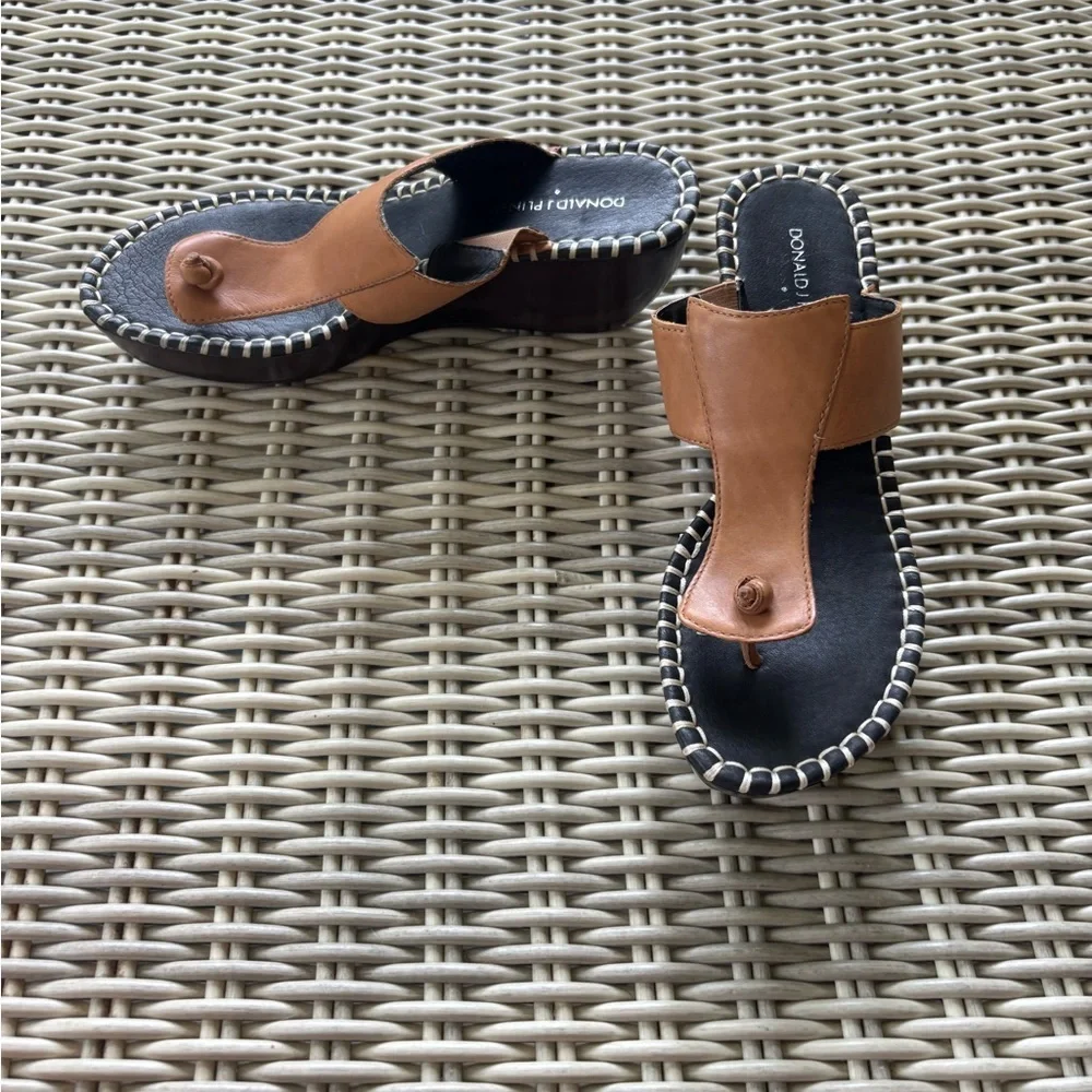 Donald J Pliner‎ Leather T Strap Wedge Sandals 8 boho coastal resort vacation
